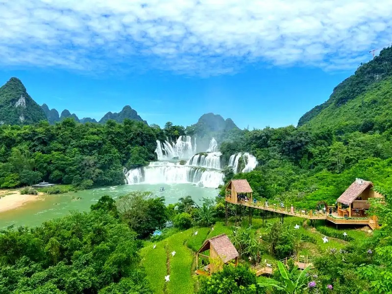 【豪华包车游】德天跨国瀑布•通灵峡谷•巴马长寿村•北海银滩•涠洲岛•