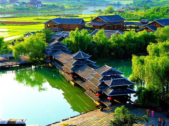 桂林象鼻山•漓江阳朔•全景大漓江•世外桃源•银子岩•遇龙河竹筏 4天3晚全