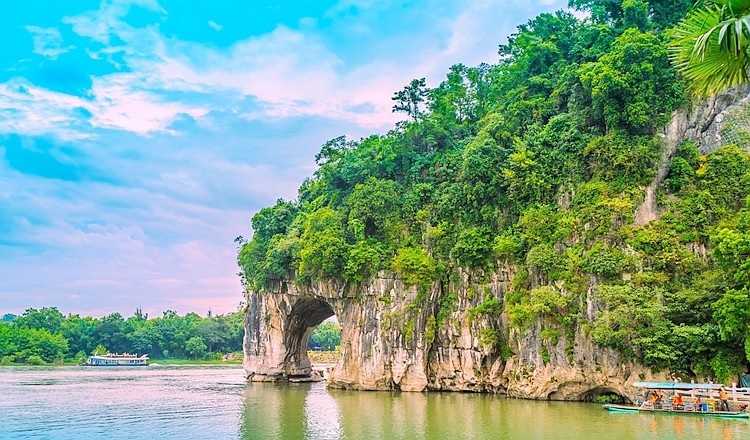 【广西漫游7天游】德天跨国瀑布•通灵峡谷•北海银滩•涠洲岛•桂林山水•漓江阳朔 7天6晚游