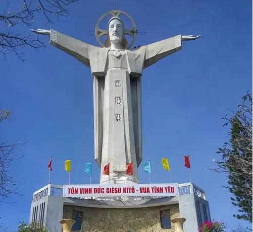 世界第一高耶稣像