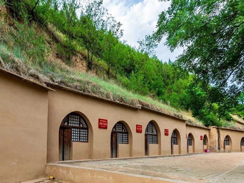 <b>西安•黄帝陵•壶口瀑布•延安•杨家岭•延安革命纪念馆•兵马俑•华清宫•大唐不夜城•大慈恩寺•大雁塔 双飞5天4晚游【走读陕北】</b>