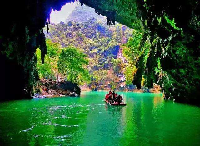 <b>德天跨国瀑布•鹅泉•通灵大峡谷•凤山三门海 3天2晚游【2人-8人小团】</b>